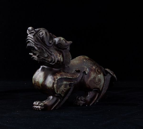 Figura di leone scolpita in giada, Cina, XX secolo  - Asta Arte orientale  - Associazione Nazionale - Case d'Asta italiane