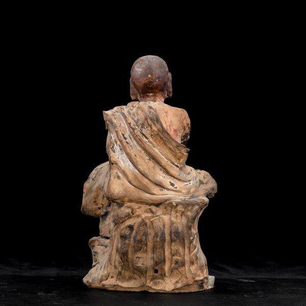 Figura di saggio in terracotta parzialmente dipinta, Cina, Dinastia Qing, XIX secolo  - Asta Arte orientale  - Associazione Nazionale - Case d'Asta italiane
