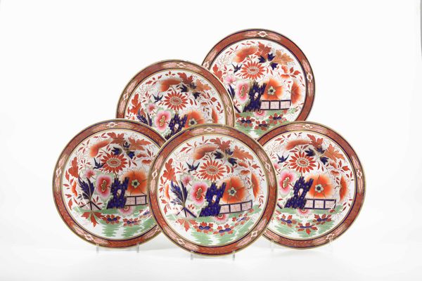 Cinque piatti in porcellana con decori naturalistici, Cina, XX secolo  - Asta Arte orientale  - Associazione Nazionale - Case d'Asta italiane