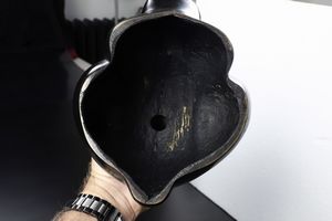 Coppia di candelabri in bronzo a foggia di coniglietti, Giappone, periodo Meiji (1868-1912)  - Asta Arte orientale  - Associazione Nazionale - Case d'Asta italiane