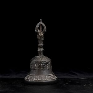 Campana rituale in bronzo, Tibet, XIX secolo  - Asta Arte orientale  - Associazione Nazionale - Case d'Asta italiane