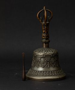 Campana rituale in bronzo, Tibet, XVIII secolo  - Asta Arte orientale  - Associazione Nazionale - Case d'Asta italiane