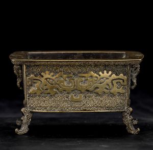 Incensiere in bronzo con decori a maschere Taotie, Cina, Dinastia Qing, XVIII secolo  - Asta Arte orientale  - Associazione Nazionale - Case d'Asta italiane