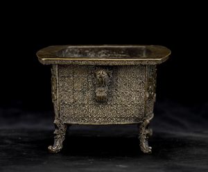 Incensiere in bronzo con decori a maschere Taotie, Cina, Dinastia Qing, XVIII secolo  - Asta Arte orientale  - Associazione Nazionale - Case d'Asta italiane