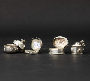 Quattro scatoline in argento sbalzato e cesellato, India, XIX secolo  - Asta Arte orientale  - Associazione Nazionale - Case d'Asta italiane