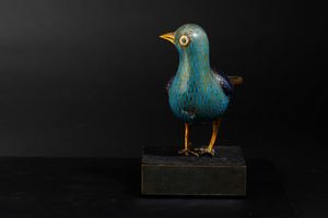 Figura di uccellino a smalti cloisonn, Cina, Dinastia Qing, XIX secolo  - Asta Arte orientale  - Associazione Nazionale - Case d'Asta italiane