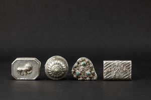Quattro piccole scatole in argento sbalzato e inciso, India, XIX secolo  - Asta Arte orientale  - Associazione Nazionale - Case d'Asta italiane