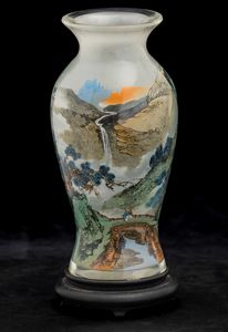 Vaso in vetro dipinto raffigurante paesaggio con figure e iscrizioni, Cina, Dinastia Qing, XIX secolo  - Asta Arte orientale  - Associazione Nazionale - Case d'Asta italiane