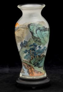 Vaso in vetro dipinto raffigurante paesaggio con figure e iscrizioni, Cina, Dinastia Qing, XIX secolo  - Asta Arte orientale  - Associazione Nazionale - Case d'Asta italiane