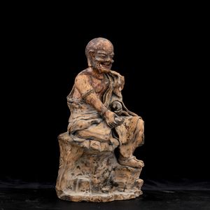 Figura di saggio in terracotta parzialmente dipinta, Cina, Dinastia Qing, XIX secolo  - Asta Arte orientale  - Associazione Nazionale - Case d'Asta italiane