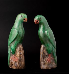 Coppia di pappagalli in porcellana invetriata, Cina, Dinastia Qing, epoca Kangxi (1662-1722)  - Asta Arte orientale  - Associazione Nazionale - Case d'Asta italiane