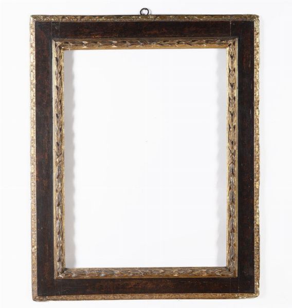 Cornce a cassetta con fascia laccata a finta tartaruga e battuta con fiori susseguenti, Italia centrale XVII secolo  - Asta Cornici Antiche - Associazione Nazionale - Case d'Asta italiane