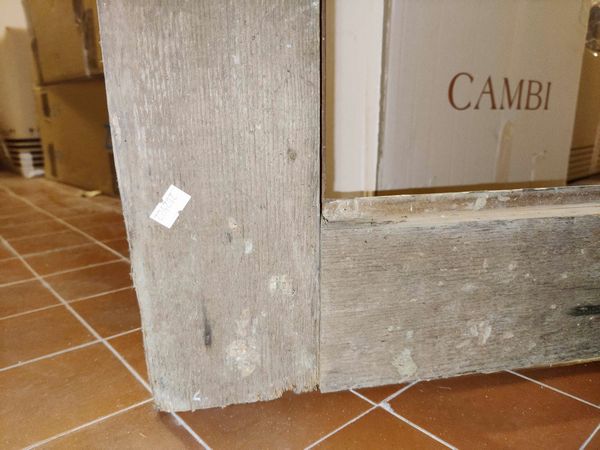 Cornice in legno intagliato, laccato e dorato. Marche XVIII secolo  - Asta Cornici Antiche - Associazione Nazionale - Case d'Asta italiane