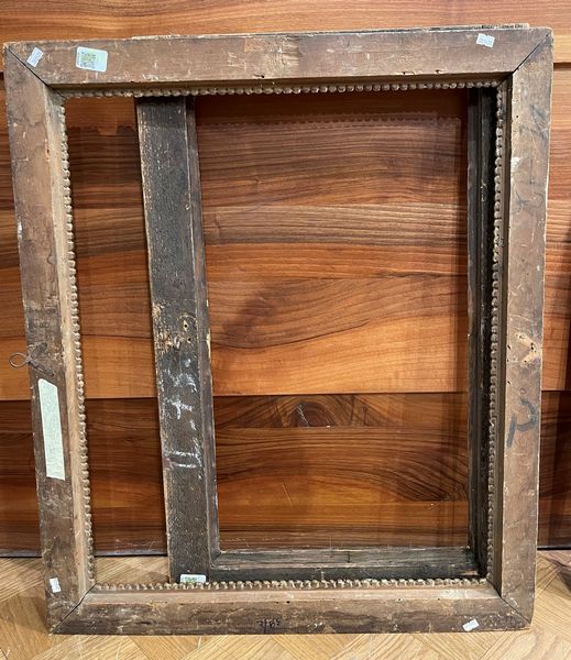 Cornice in legno intagliato e dorato. Italia centrale XVII secolo  - Asta Cornici Antiche - Associazione Nazionale - Case d'Asta italiane