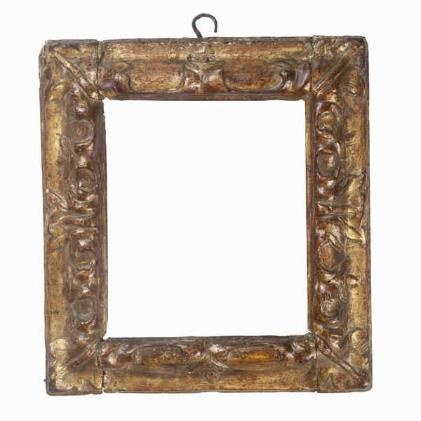Cornice in legno intagliato e dorato. XVII secolo  - Asta Cornici Antiche - Associazione Nazionale - Case d'Asta italiane