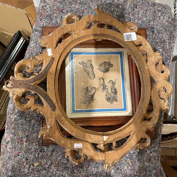 Cornice ovale in legno intagliato e dorato. Emilia XVIII secolo  - Asta Cornici Antiche - Associazione Nazionale - Case d'Asta italiane