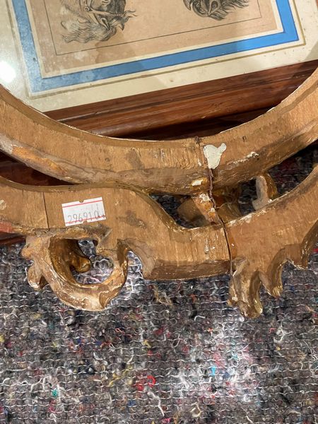Cornice ovale in legno intagliato e dorato. Emilia XVIII secolo  - Asta Cornici Antiche - Associazione Nazionale - Case d'Asta italiane