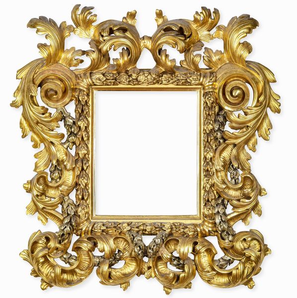 Cornice in legno intagliato, traforato e dorato. XX secolo  - Asta Cornici Antiche - Associazione Nazionale - Case d'Asta italiane