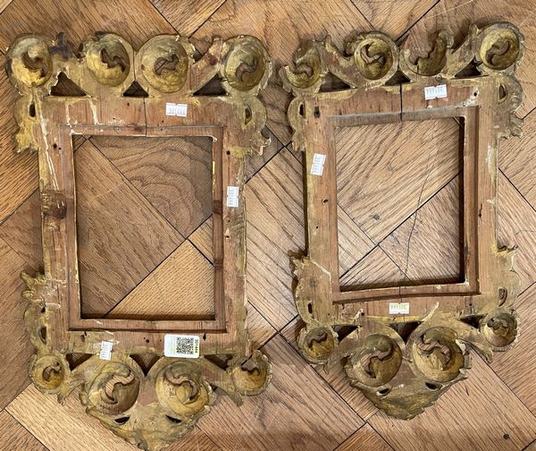 Coppia di cornici a cartoccio in legno intagliato e dorato. XVIII secolo  - Asta Cornici Antiche - Associazione Nazionale - Case d'Asta italiane
