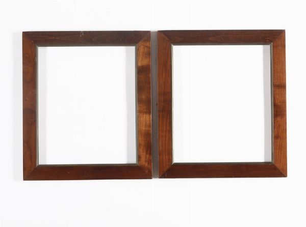 Coppia di cornici in noce, XIX secolo  - Asta Cornici Antiche - Associazione Nazionale - Case d'Asta italiane