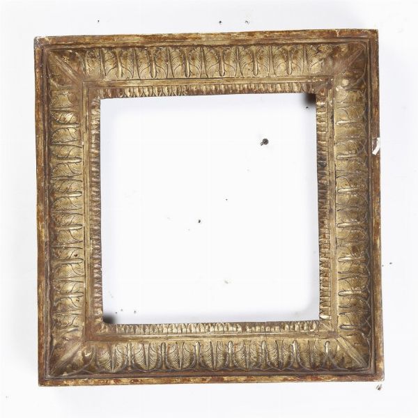 Cornice Impero in legno intagliato e dorato. XIX secolo  - Asta Cornici Antiche - Associazione Nazionale - Case d'Asta italiane