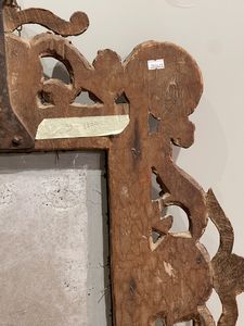 Cornice in legno intagliato, traforato e dorato. Italia centrale XVII secolo  - Asta Cornici Antiche - Associazione Nazionale - Case d'Asta italiane