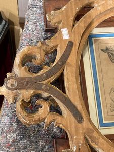 Cornice ovale in legno intagliato e dorato. Emilia XVIII secolo  - Asta Cornici Antiche - Associazione Nazionale - Case d'Asta italiane