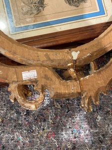 Cornice ovale in legno intagliato e dorato. Emilia XVIII secolo  - Asta Cornici Antiche - Associazione Nazionale - Case d'Asta italiane
