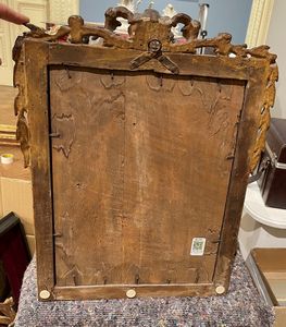 Specchiera con cornice in legno intagliato e dorato. Italia centrale XVIII secolo  - Asta Cornici Antiche - Associazione Nazionale - Case d'Asta italiane