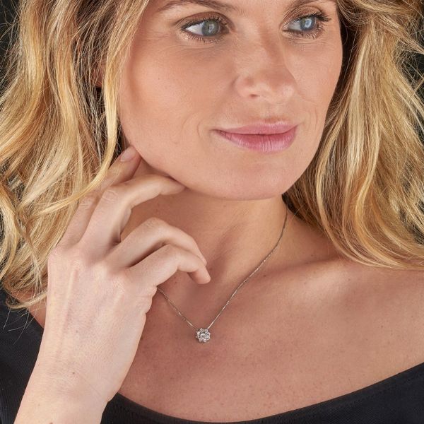 COLLANA A FORMA DI FIORE CON DIAMANTI  - Asta GIOIELLI - Associazione Nazionale - Case d'Asta italiane