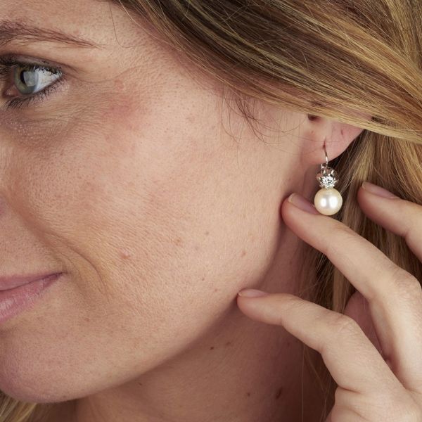 PAIO DI ORECCHINI CON PERLE E DIAMANTI  - Asta GIOIELLI - Associazione Nazionale - Case d'Asta italiane