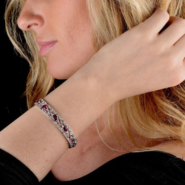 BRACCIALE CON RUBINI E DIAMANTI  - Asta GIOIELLI - Associazione Nazionale - Case d'Asta italiane