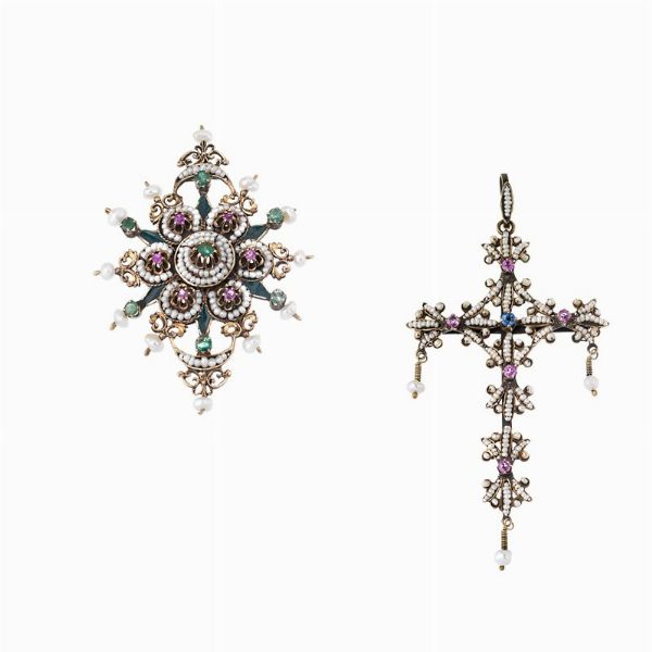 GERARDO SACCO PENDENTE A FORMA DI CROCE CON SPILLA  - Asta GIOIELLI - Associazione Nazionale - Case d'Asta italiane