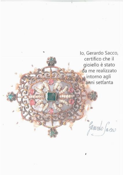 GERARDO SACCO DUE SPILLE CON PERLE E PIETRE DI COLORE  - Asta GIOIELLI - Associazione Nazionale - Case d'Asta italiane