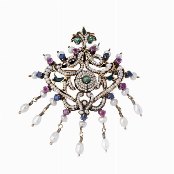 GERARDO SACCO DUE SPILLE CON PERLE E PIETRE DI COLORE  - Asta GIOIELLI - Associazione Nazionale - Case d'Asta italiane