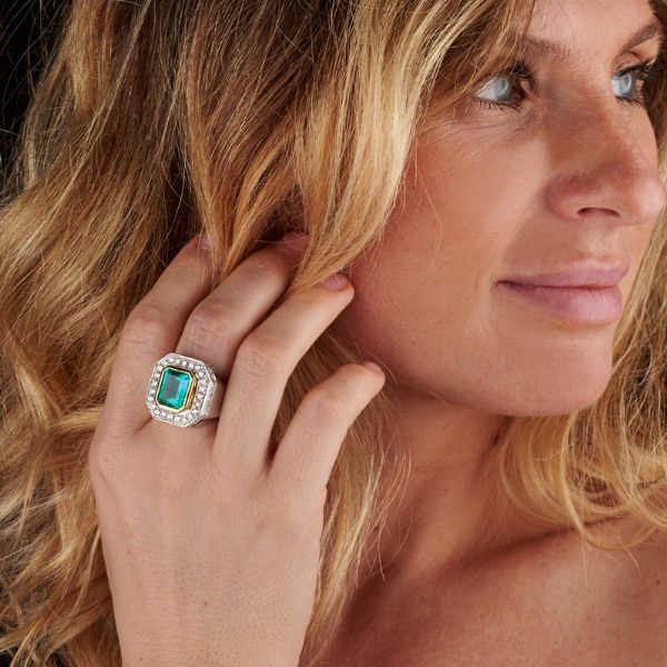 GRANDE ANELLO CON SMERALDO E DIAMANTI  - Asta GIOIELLI - Associazione Nazionale - Case d'Asta italiane