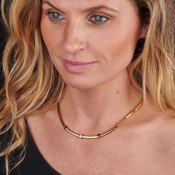 GIROCOLLO A SEGMENTI CON ZAFFIRI E DIAMANTI  - Asta GIOIELLI - Associazione Nazionale - Case d'Asta italiane