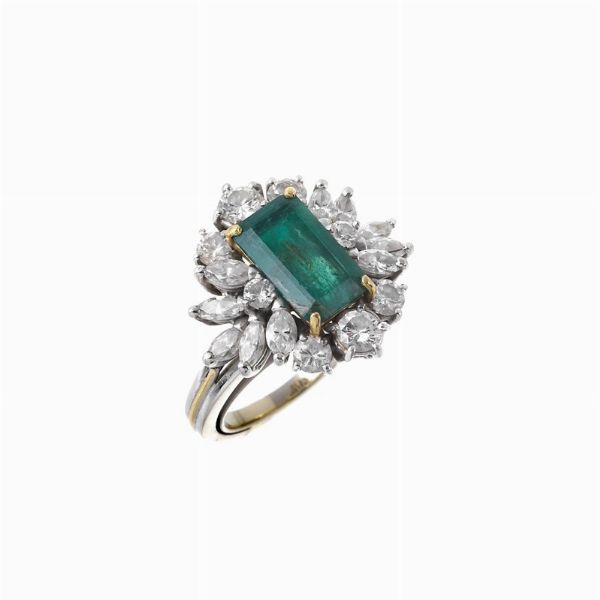 ANELLO FLOREALE CON SMERALDO E DIAMANTI  - Asta GIOIELLI - Associazione Nazionale - Case d'Asta italiane
