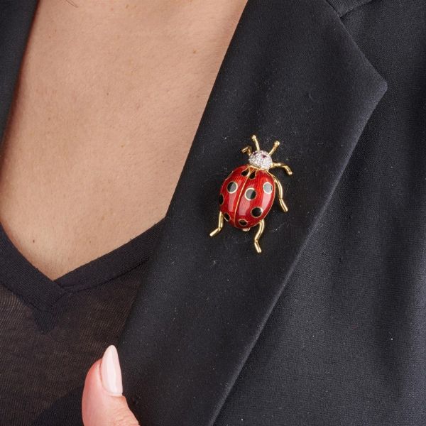 SPILLA A FORMA DI COCCINELLA  - Asta GIOIELLI - Associazione Nazionale - Case d'Asta italiane