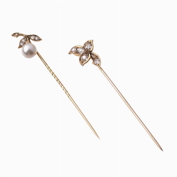 DUE SPILLE CON PERLA E DIAMANTI  - Asta GIOIELLI - Associazione Nazionale - Case d'Asta italiane