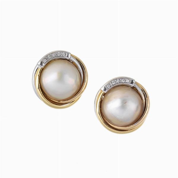 PAIO DI ORECCHINI CON PERLE MABE  - Asta GIOIELLI - Associazione Nazionale - Case d'Asta italiane