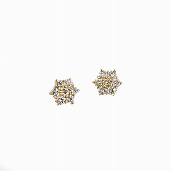 PAIO DI ORECCHINI A FIORE CON DIAMANTI  - Asta GIOIELLI - Associazione Nazionale - Case d'Asta italiane