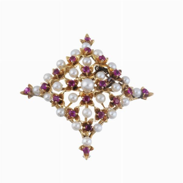 SPILLA CON PERLE E RUBINI  - Asta GIOIELLI - Associazione Nazionale - Case d'Asta italiane