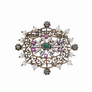 GERARDO SACCO DUE SPILLE CON PERLE E PIETRE DI COLORE  - Asta GIOIELLI - Associazione Nazionale - Case d'Asta italiane