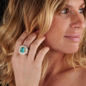 GRANDE ANELLO CON SMERALDO E DIAMANTI  - Asta GIOIELLI - Associazione Nazionale - Case d'Asta italiane