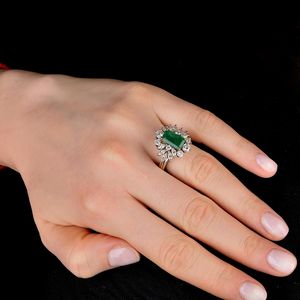 ANELLO FLOREALE CON SMERALDO E DIAMANTI  - Asta GIOIELLI - Associazione Nazionale - Case d'Asta italiane