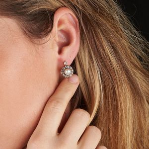 PAIO DI ORECCHINI A MARGHERITA  - Asta GIOIELLI - Associazione Nazionale - Case d'Asta italiane