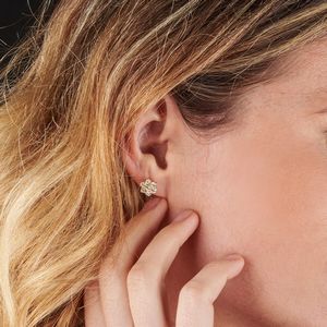 PAIO DI ORECCHINI A FIORE CON DIAMANTI  - Asta GIOIELLI - Associazione Nazionale - Case d'Asta italiane