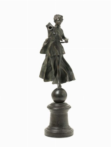 Scultura in bronzo raffigurante figura femminile, XIX secolo  - Asta Una Nobile Dimora Fiorentina - Associazione Nazionale - Case d'Asta italiane