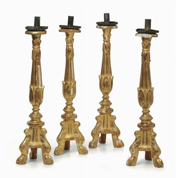 Quattro candelieri in legno intagliato e dorato, XIX-XX secolo  - Asta Una Nobile Dimora Fiorentina - Associazione Nazionale - Case d'Asta italiane